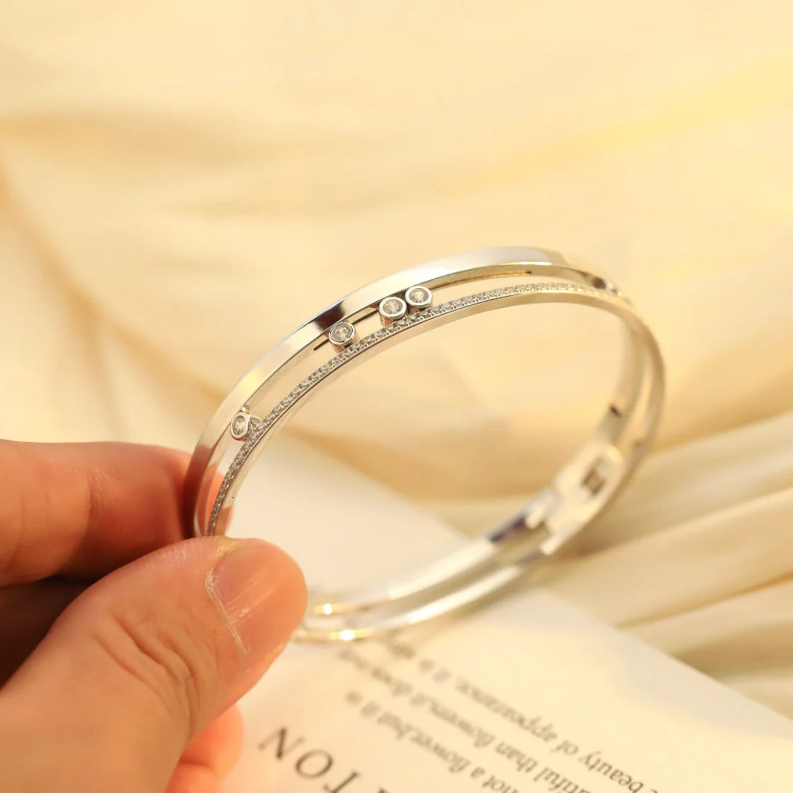 [Regal Jewels]Move Romane Diamond Bangle Bracelet