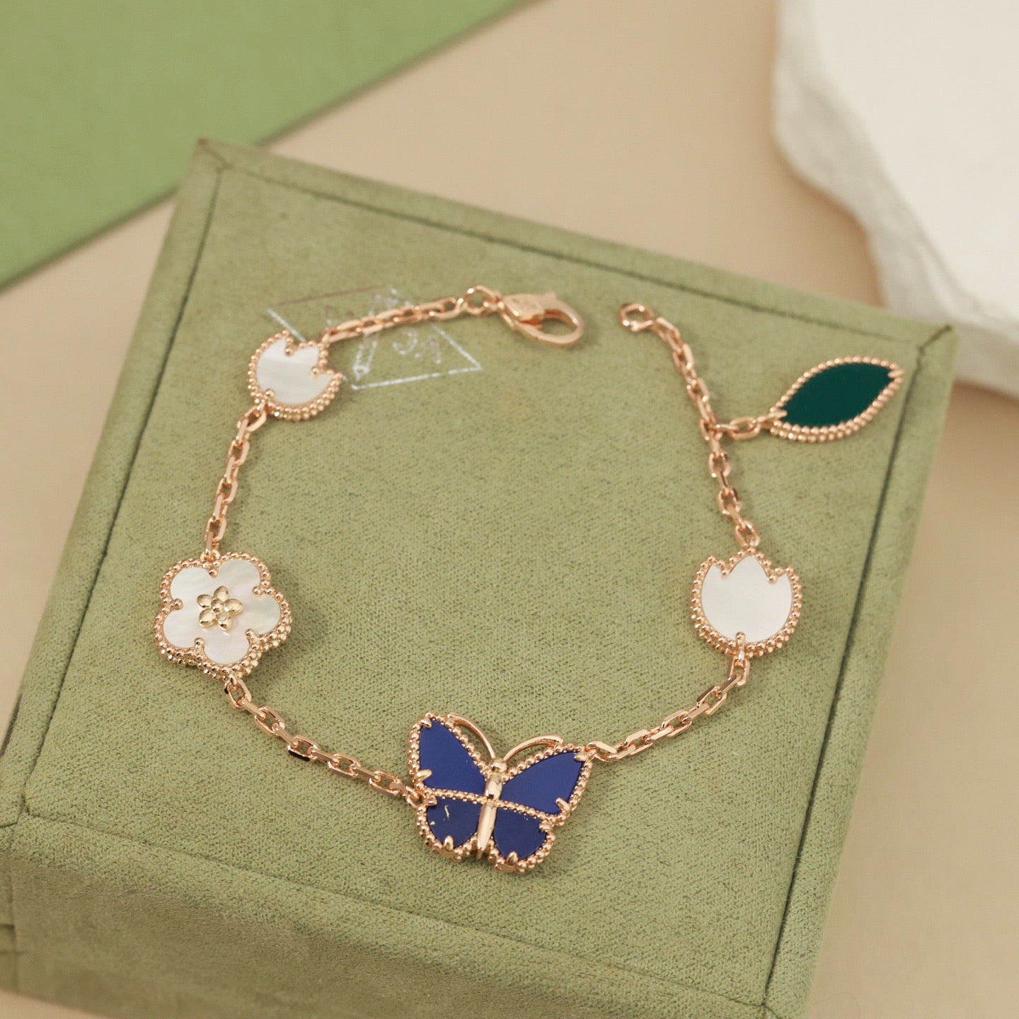 [Regal Jewels]LUCKY SPRING BUTTERFLY 5 MOTIF BRACELET