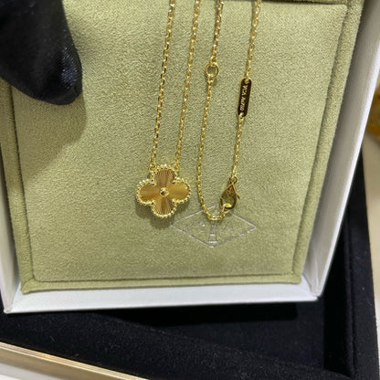 [Regal Jewels]CLOVER 15MM LASER NECKLACE