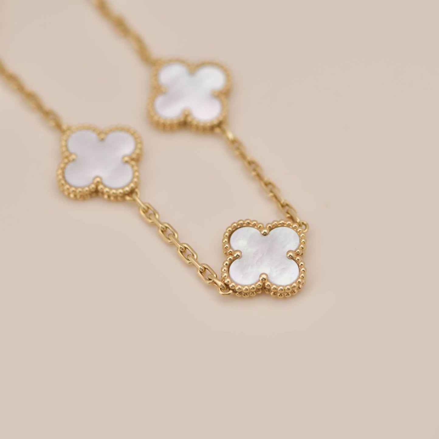[Regal Jewels]CLOVER  5 MOTIF WHITE MOP BRACELET