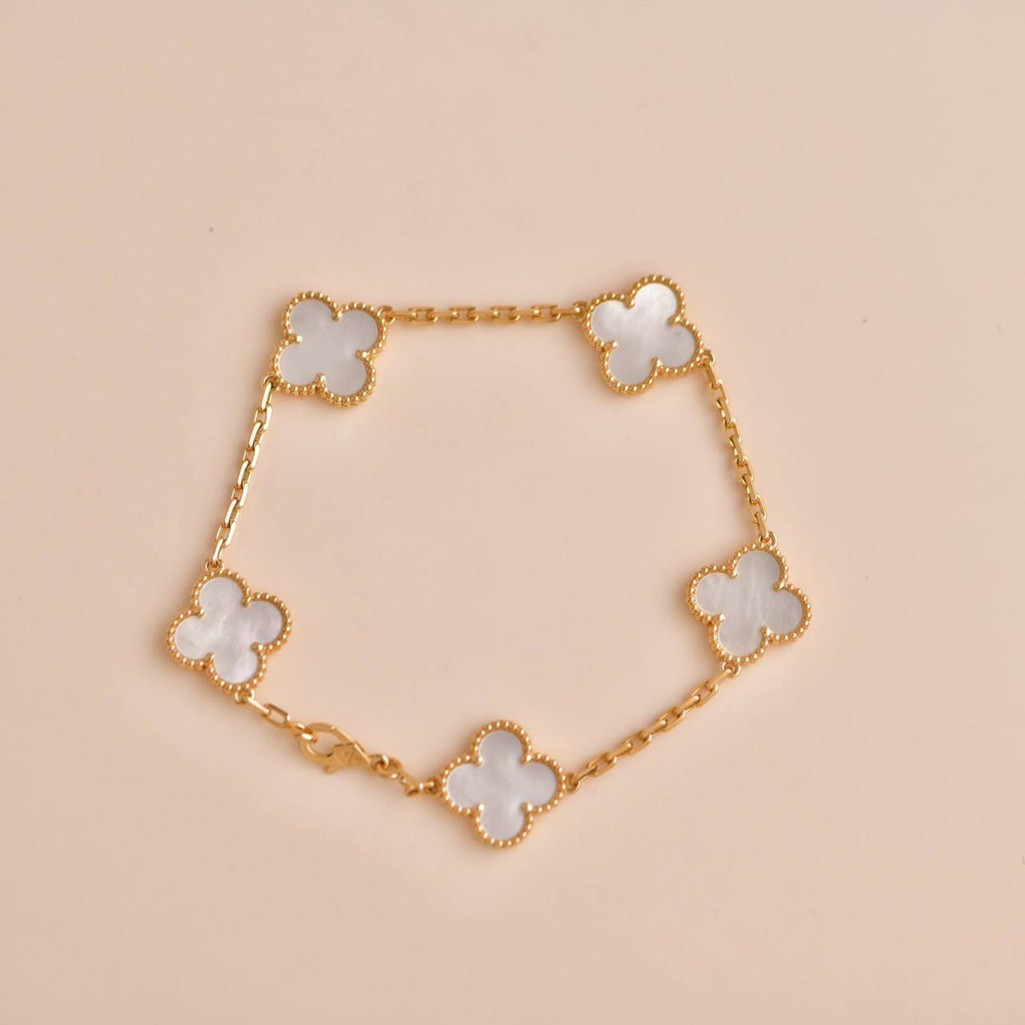 [Regal Jewels]CLOVER  5 MOTIF WHITE MOP BRACELET