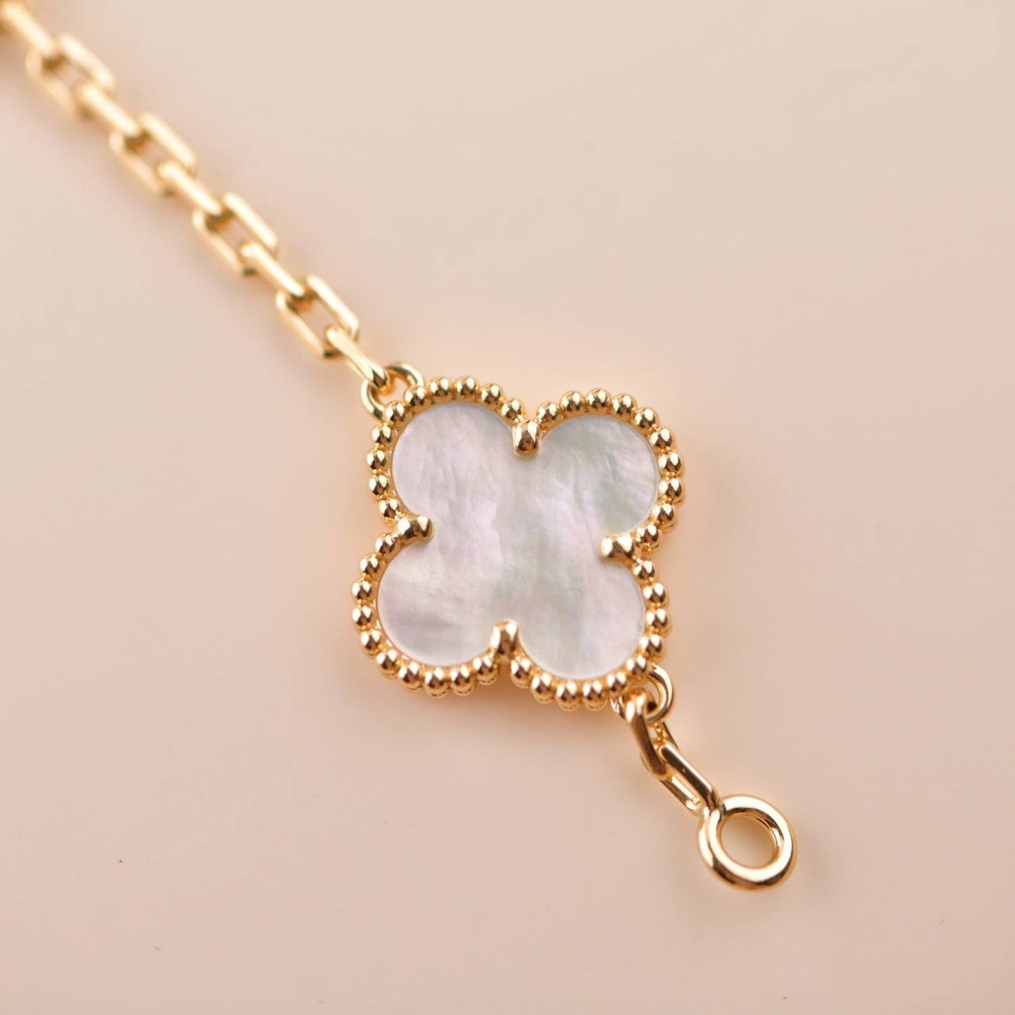 [Regal Jewels]CLOVER  5 MOTIF WHITE MOP BRACELET
